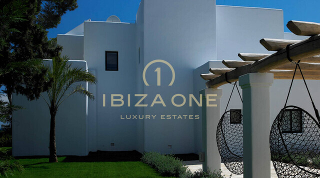 Spektakuläre Blakstad-Immobilie in erster Meereslinie zum Verkauf in Cala Pada, Ibiza