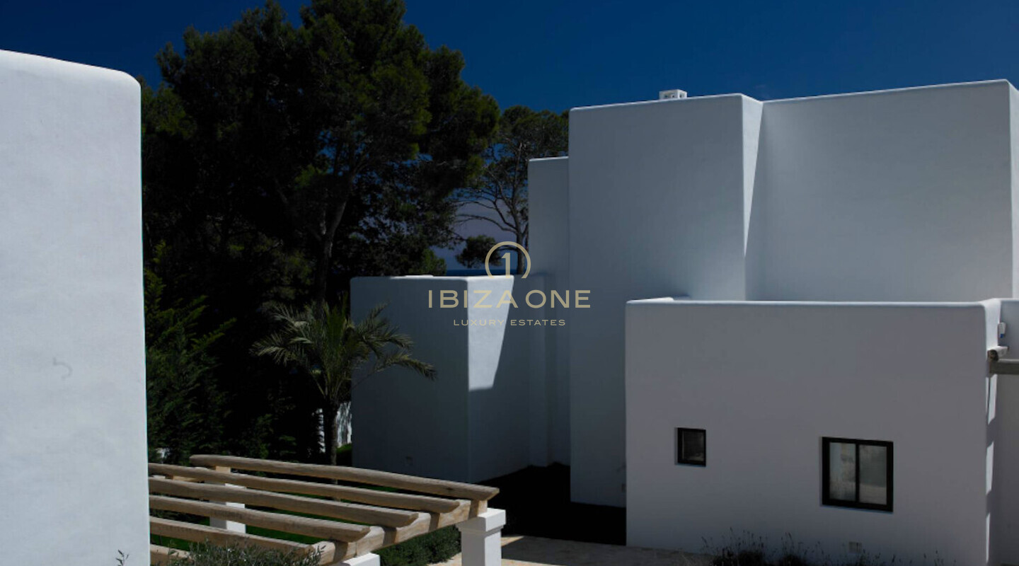 Spektakuläre Blakstad-Immobilie in erster Meereslinie zum Verkauf in Cala Pada, Ibiza