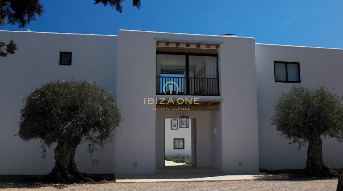 Spektakuläre Blakstad-Immobilie in erster Meereslinie zum Verkauf in Cala Pada, Ibiza
