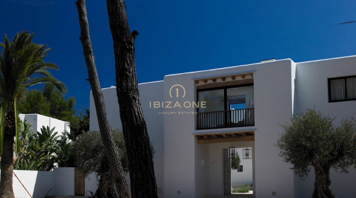 Spektakuläre Blakstad-Immobilie in erster Meereslinie zum Verkauf in Cala Pada, Ibiza
