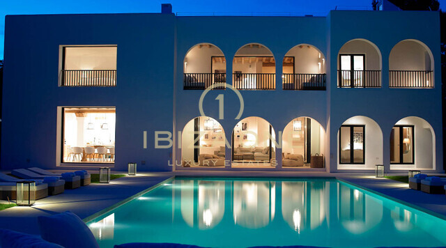 Spektakuläre Blakstad-Immobilie in erster Meereslinie zum Verkauf in Cala Pada, Ibiza
