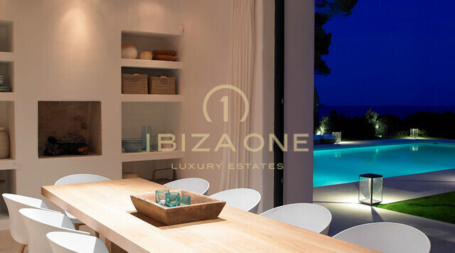 Spektakuläre Blakstad-Immobilie in erster Meereslinie zum Verkauf in Cala Pada, Ibiza