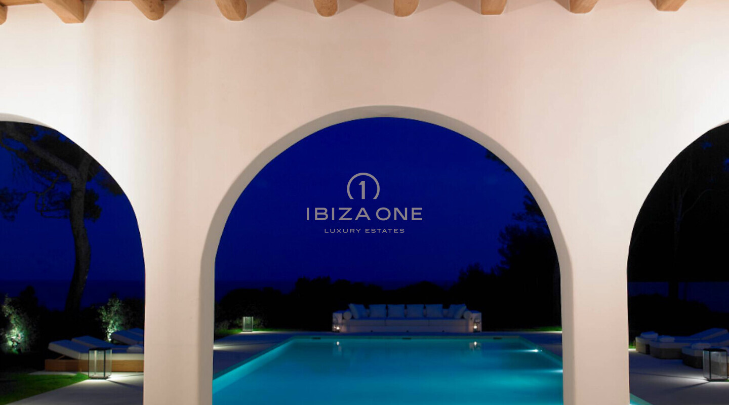 Spektakuläre Blakstad-Immobilie in erster Meereslinie zum Verkauf in Cala Pada, Ibiza
