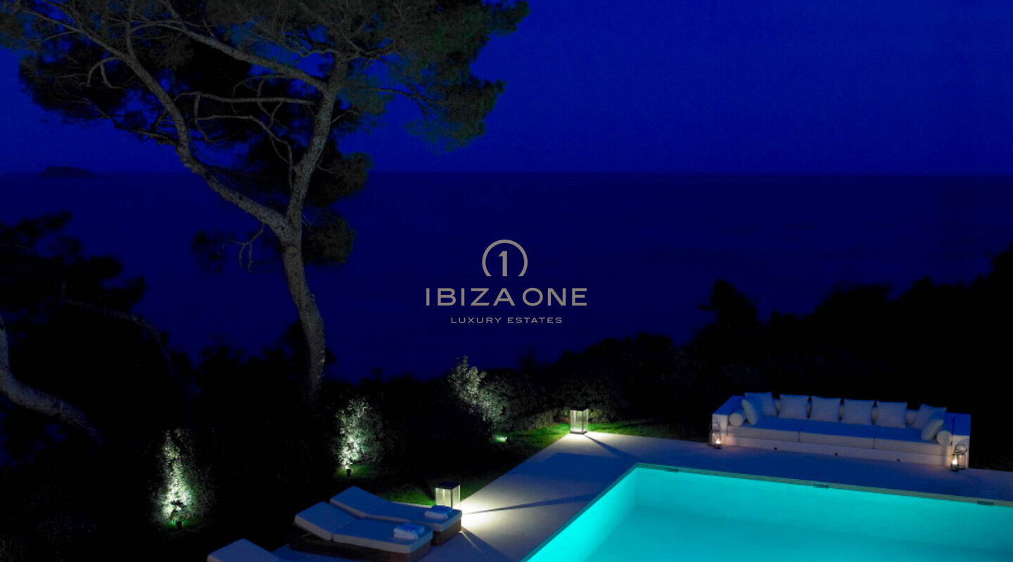 Spektakuläre Blakstad-Immobilie in erster Meereslinie zum Verkauf in Cala Pada, Ibiza