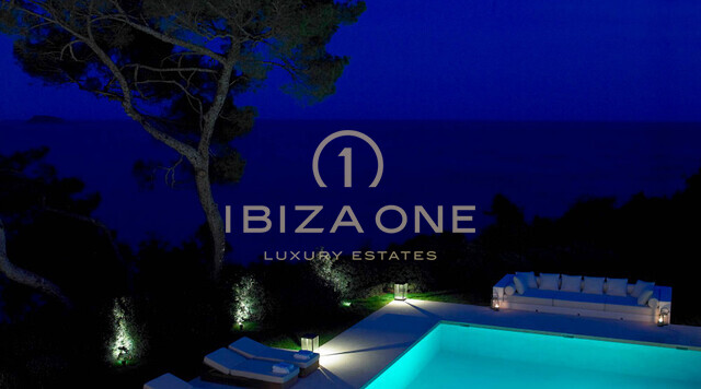 Spektakuläre Blakstad-Immobilie in erster Meereslinie zum Verkauf in Cala Pada, Ibiza