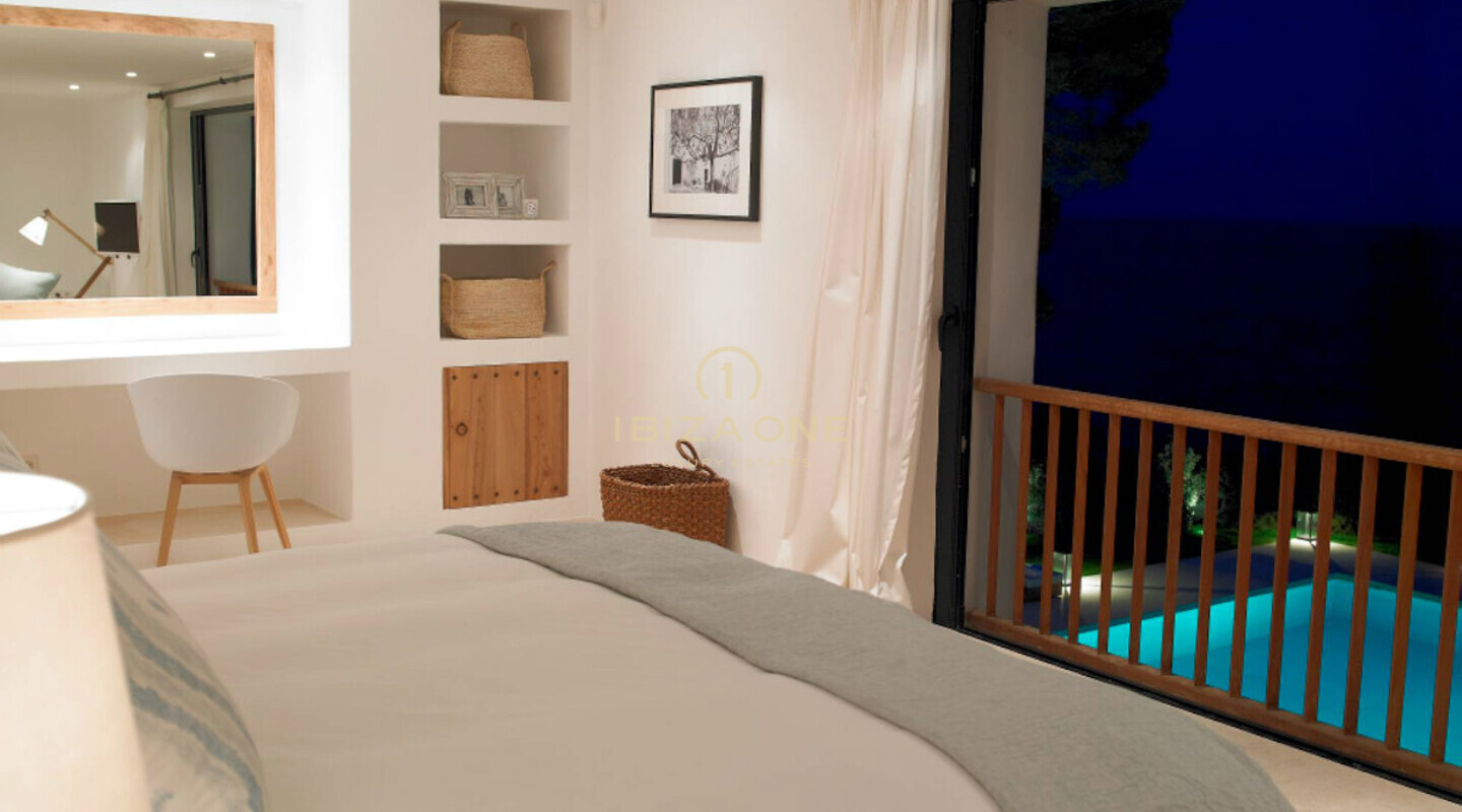 Spektakuläre Blakstad-Immobilie in erster Meereslinie zum Verkauf in Cala Pada, Ibiza