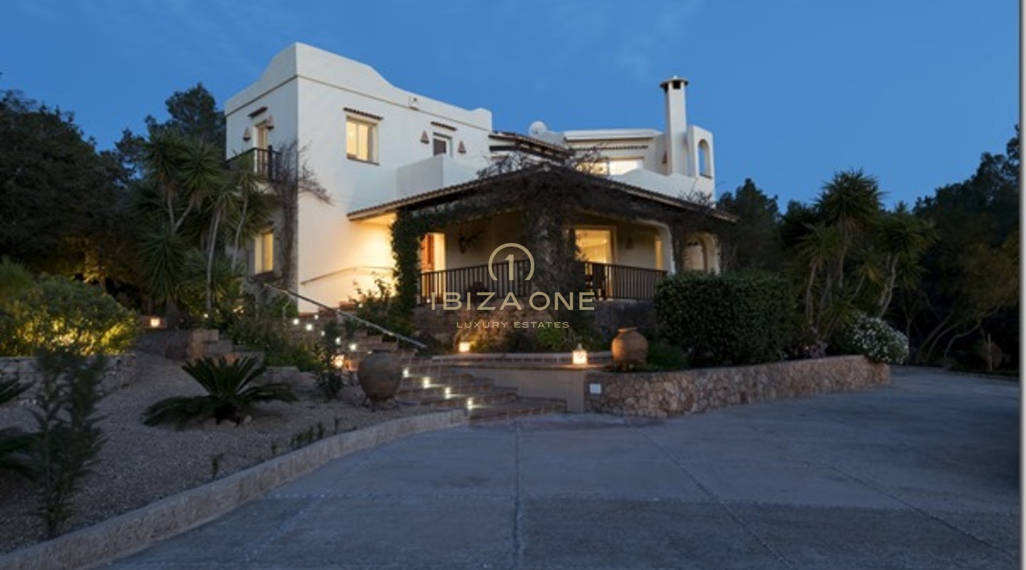 Luxuriöses und schönes Finca-Anwesen mit Meerblick und Tennisplatz zu verkaufen, Ibiza - Luxuriöses und schönes Finca-Anwesen mit Meerblick und Tennisplatz zu vermieten, Ibiza