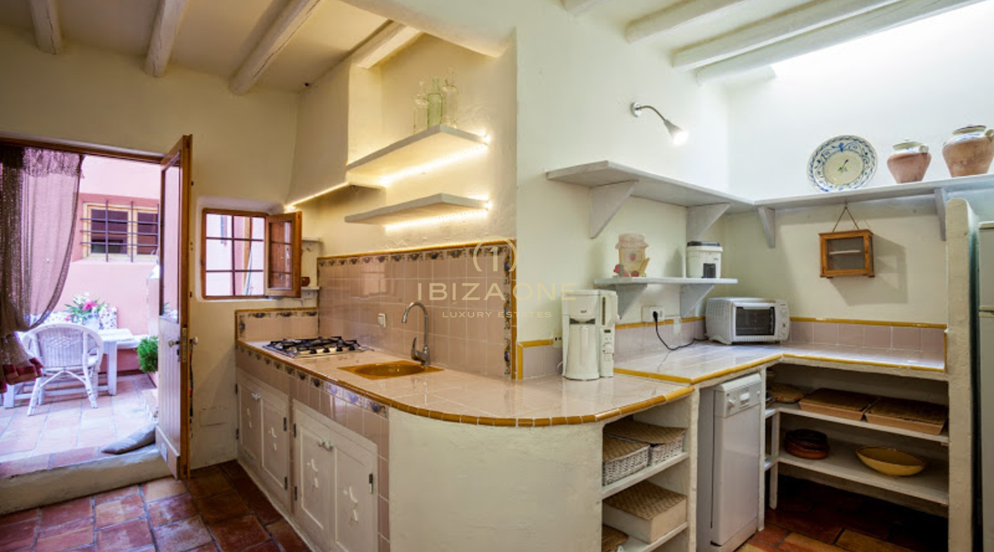 Preciosa propiedad con casa principal y de invitados en Santa Gertrudis en venta, Ibiza - Preciosa propiedad con casa principal y de invitados en Santa Gertrudis en alquiler, Ibiza