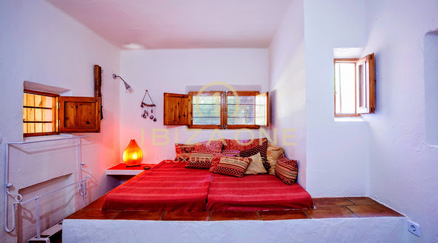 Beautiful property with main and guest house in Santa Gertrudis for sale, Ibiza - Beautiful property with main and guest house in Santa Gertrudis for rent, Ibiza