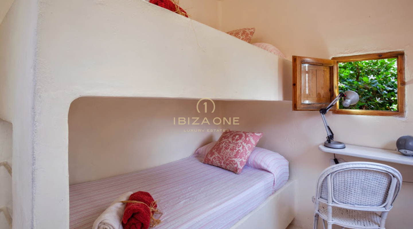 Beautiful property with main and guest house in Santa Gertrudis for sale, Ibiza - Beautiful property with main and guest house in Santa Gertrudis for rent, Ibiza
