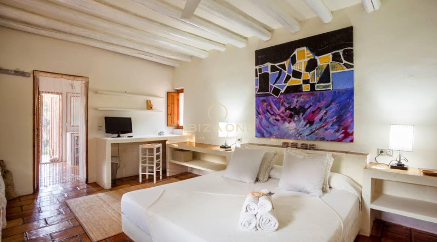 Beautiful property with main and guest house in Santa Gertrudis for sale, Ibiza - Beautiful property with main and guest house in Santa Gertrudis for rent, Ibiza