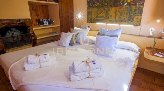 Preciosa propiedad con casa principal y de invitados en Santa Gertrudis en venta, Ibiza - Preciosa propiedad con casa principal y de invitados en Santa Gertrudis en alquiler, Ibiza