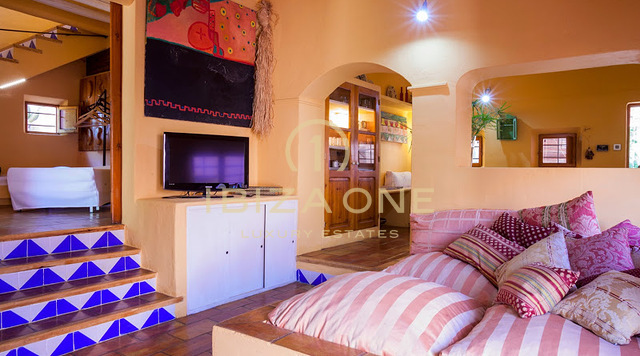 Preciosa propiedad con casa principal y de invitados en Santa Gertrudis en venta, Ibiza - Preciosa propiedad con casa principal y de invitados en Santa Gertrudis en alquiler, Ibiza