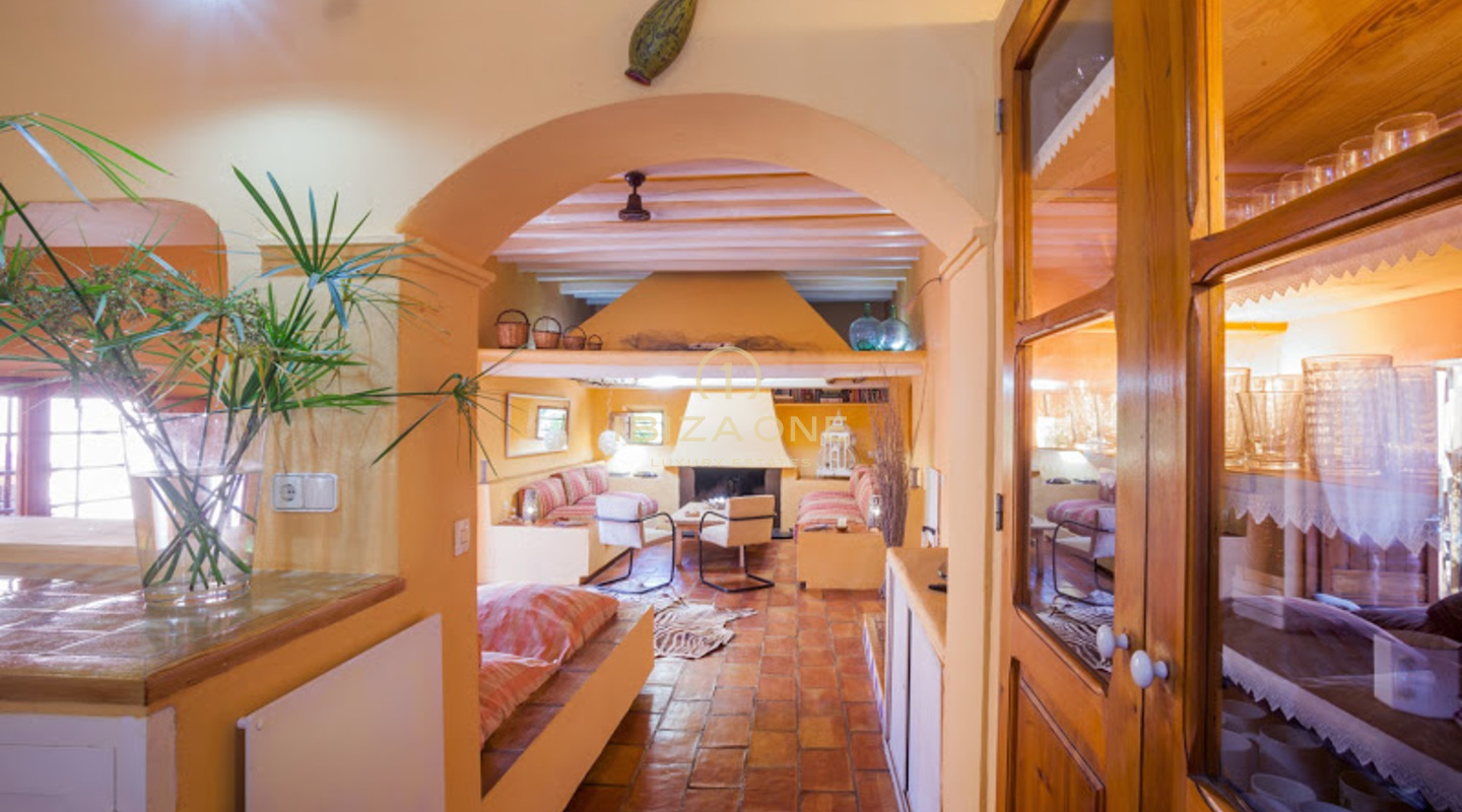 Beautiful property with main and guest house in Santa Gertrudis for sale, Ibiza - Beautiful property with main and guest house in Santa Gertrudis for rent, Ibiza