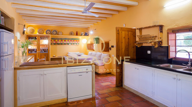Preciosa propiedad con casa principal y de invitados en Santa Gertrudis en venta, Ibiza - Preciosa propiedad con casa principal y de invitados en Santa Gertrudis en alquiler, Ibiza