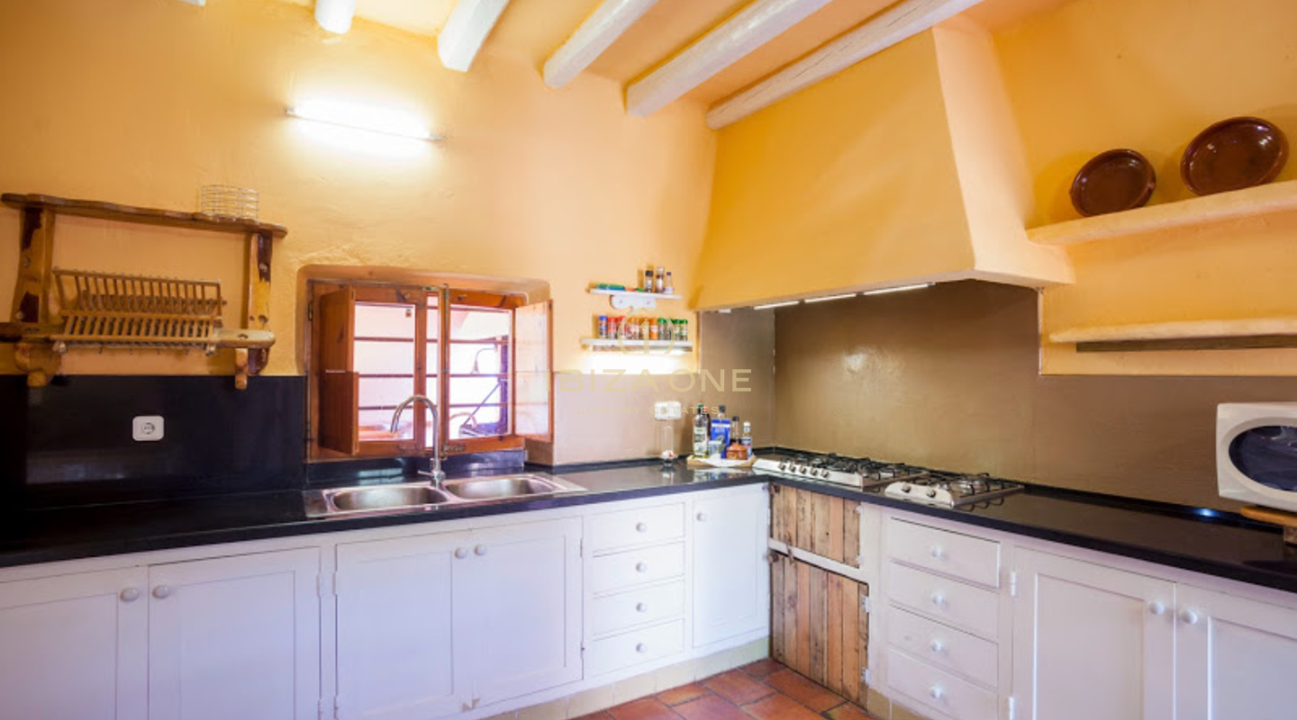 Schönes Anwesen mit Haupt- und Gästehaus in Santa Gertrudis zu verkaufen, Ibiza - Schönes Anwesen mit Haupt- und Gästehaus in Santa Gertrudis zu vermieten, Ibiza