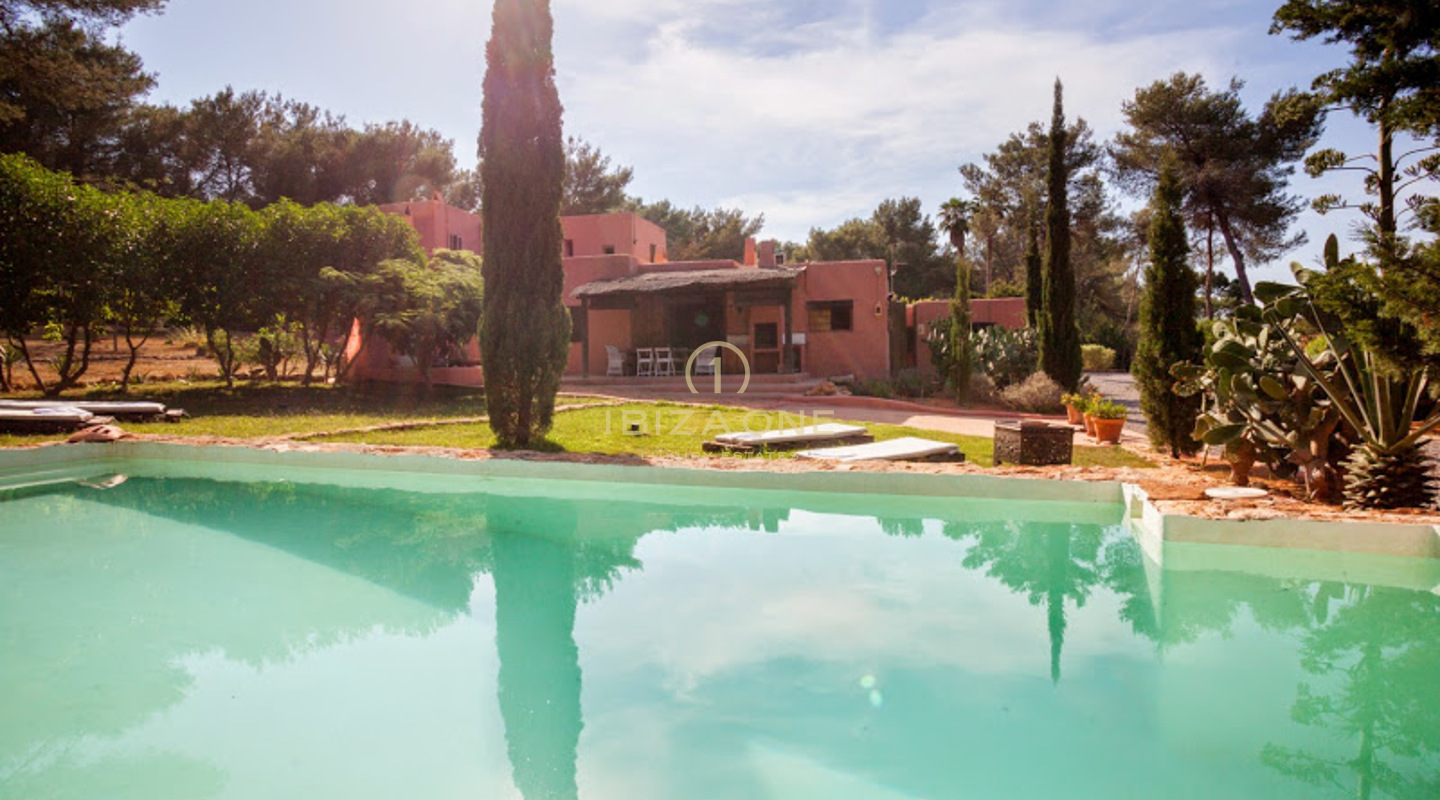 Beautiful property with main and guest house in Santa Gertrudis for sale, Ibiza - Beautiful property with main and guest house in Santa Gertrudis for rent, Ibiza