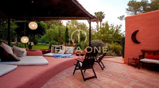 Beautiful property with main and guest house in Santa Gertrudis for sale, Ibiza - Beautiful property with main and guest house in Santa Gertrudis for rent, Ibiza