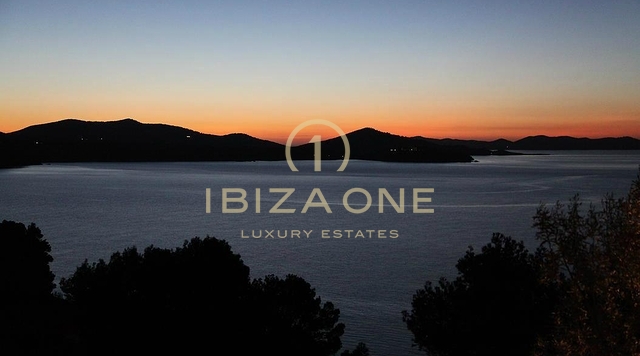 Luxe villa op Ibiza met toegang tot de zee en een spectaculair uitzicht op zee in Es Cubells te koop, Ibiza - Luxe villa op Ibiza met toegang tot de zee en een spectaculair uitzicht op zee in Es Cubells te huur, Ibiza