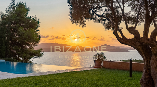Villa de lujo en Ibiza con acceso al mar y espectaculares vistas al mar en Es Cubells en venta, Ibiza - Villa de lujo en Ibiza con acceso al mar y espectaculares vistas al mar en Es Cubells en alquiler, Ibiza
