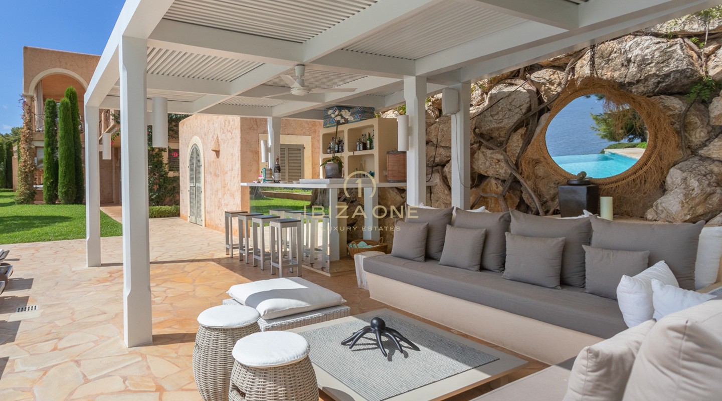 Villa de lujo en Ibiza con acceso al mar y espectaculares vistas al mar en Es Cubells en venta, Ibiza - Villa de lujo en Ibiza con acceso al mar y espectaculares vistas al mar en Es Cubells en alquiler, Ibiza