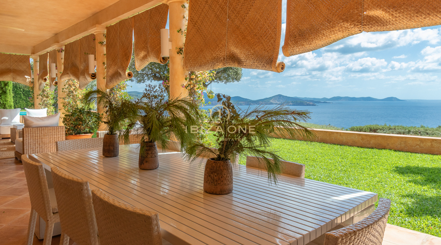 Villa de lujo en Ibiza con acceso al mar y espectaculares vistas al mar en Es Cubells en venta, Ibiza - Villa de lujo en Ibiza con acceso al mar y espectaculares vistas al mar en Es Cubells en alquiler, Ibiza