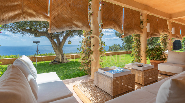 Villa de lujo en Ibiza con acceso al mar y espectaculares vistas al mar en Es Cubells en venta, Ibiza - Villa de lujo en Ibiza con acceso al mar y espectaculares vistas al mar en Es Cubells en alquiler, Ibiza