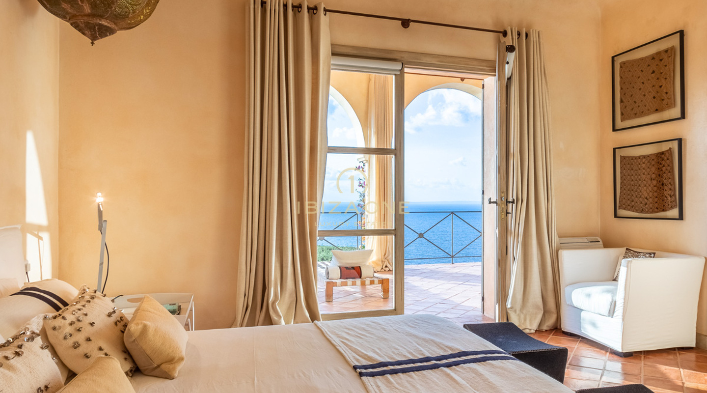 Villa de lujo en Ibiza con acceso al mar y espectaculares vistas al mar en Es Cubells en venta, Ibiza - Villa de lujo en Ibiza con acceso al mar y espectaculares vistas al mar en Es Cubells en alquiler, Ibiza
