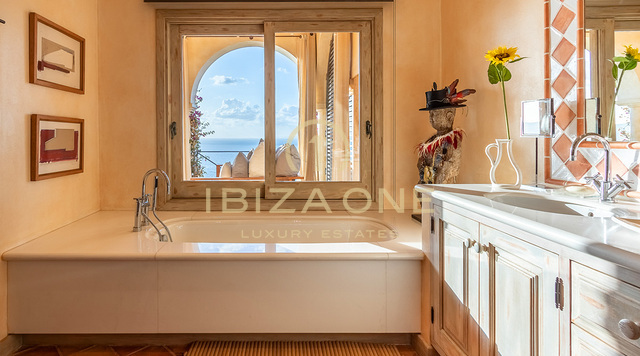 Luxe villa op Ibiza met toegang tot de zee en een spectaculair uitzicht op zee in Es Cubells te koop, Ibiza - Luxe villa op Ibiza met toegang tot de zee en een spectaculair uitzicht op zee in Es Cubells te huur, Ibiza