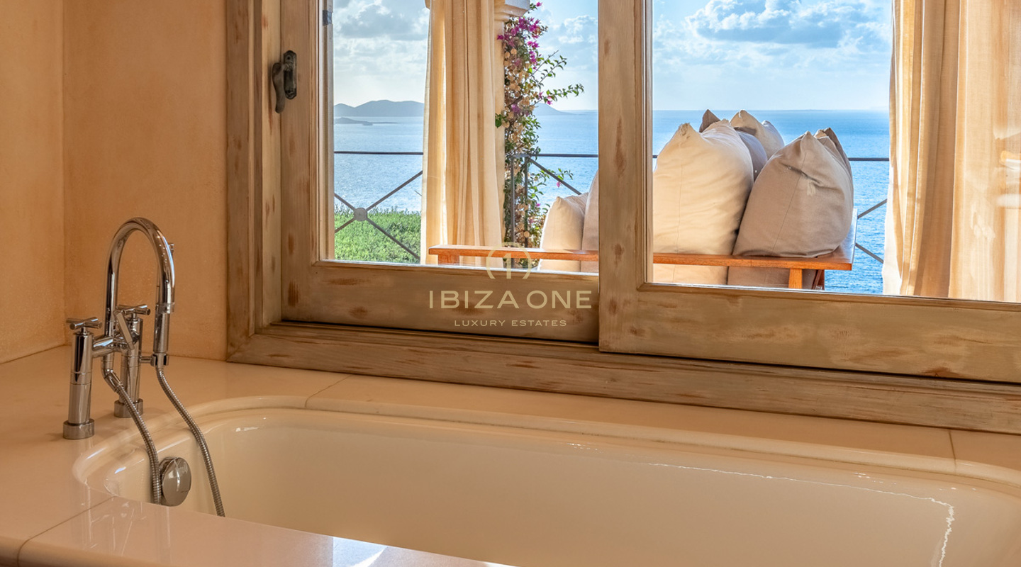 Luxe villa op Ibiza met toegang tot de zee en een spectaculair uitzicht op zee in Es Cubells te koop, Ibiza - Luxe villa op Ibiza met toegang tot de zee en een spectaculair uitzicht op zee in Es Cubells te huur, Ibiza