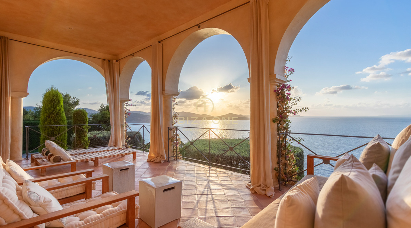 Luxusvilla auf Ibiza mit Meerzugang und spektakulärem Meerblick in Es Cubells zu verkaufen, Ibiza - Luxusvilla auf Ibiza mit Meerzugang und spektakulärem Meerblick in Es Cubells zu vermieten, Ibiza