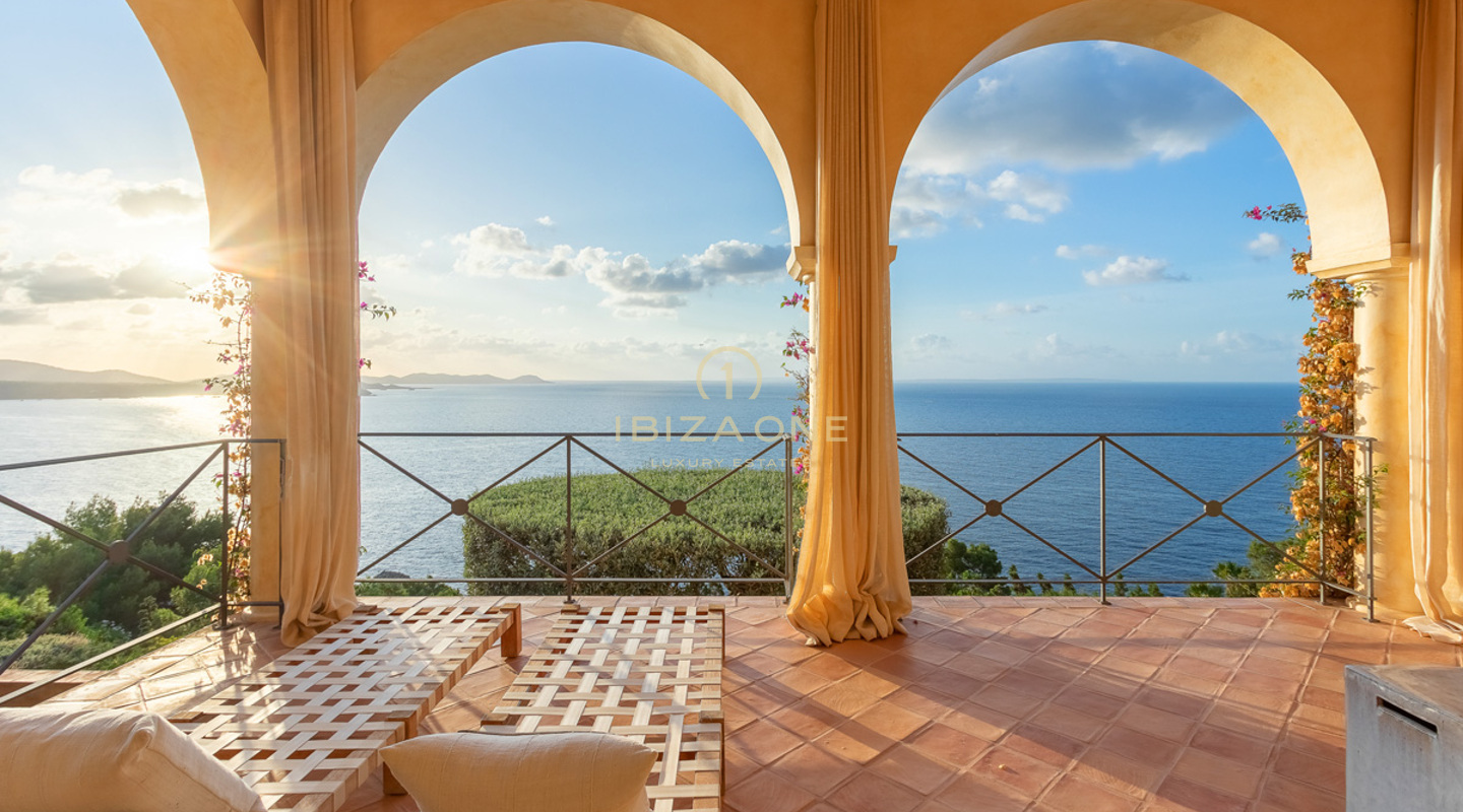 Villa de lujo en Ibiza con acceso al mar y espectaculares vistas al mar en Es Cubells en venta, Ibiza - Villa de lujo en Ibiza con acceso al mar y espectaculares vistas al mar en Es Cubells en alquiler, Ibiza