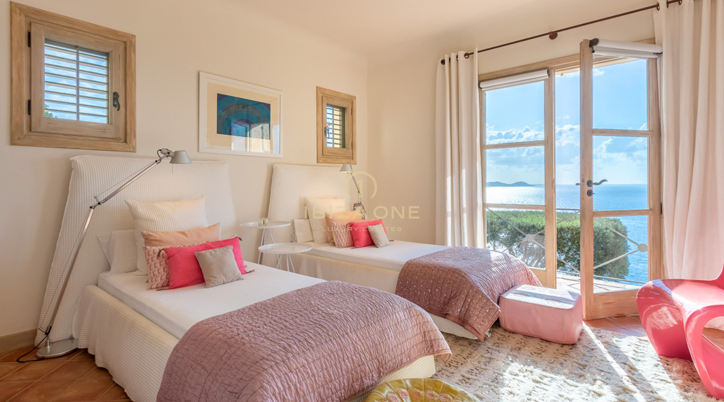 Luxe villa op Ibiza met toegang tot de zee en een spectaculair uitzicht op zee in Es Cubells te koop, Ibiza - Luxe villa op Ibiza met toegang tot de zee en een spectaculair uitzicht op zee in Es Cubells te huur, Ibiza