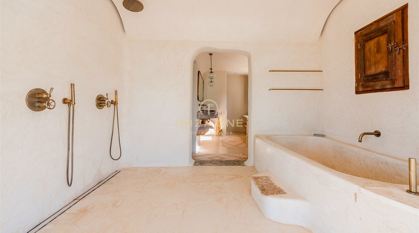 Charmante finca de luxe vieille de 400 ans, superbement rénovée avec licence de location touristique à vendre, Ibiza