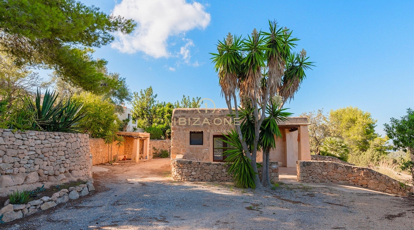 Charming Luxury 400-Year-Old finca, exquisitely renovated with tourist rental license for sale, Ibiza