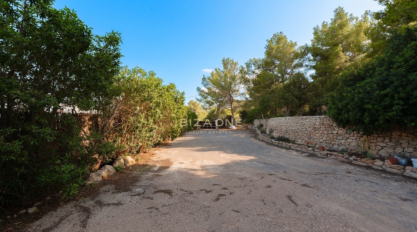 Charmante luxe 400 jaar oude finca, prachtig gerenoveerd met toeristische verhuurvergunning te koop, Ibiza