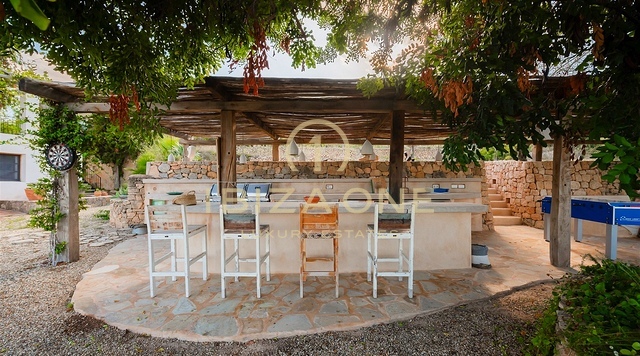 Charmante, luxuriöse 400 Jahre alte Finca, exquisit renoviert mit touristischer Vermietungslizenz zu verkaufen, Ibiza