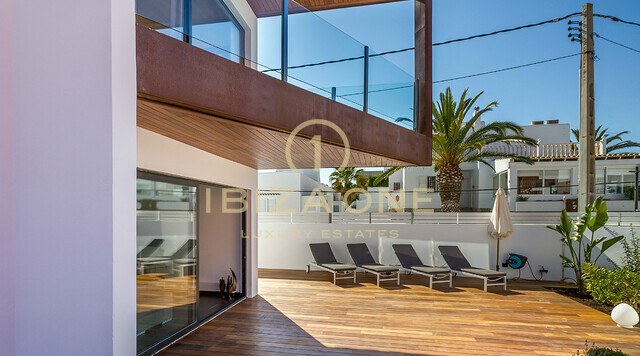 Hochmoderne Luxus-Villa in der Nähe zum Strand und Ibiza zur Miete und Verkauf