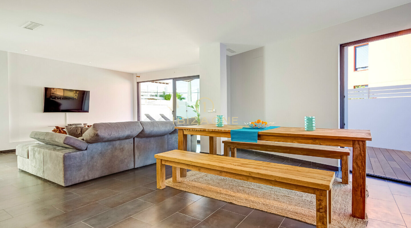 Ultra-moderne en luxe villa dicht bij het strand en Ibiza te huur en te koop