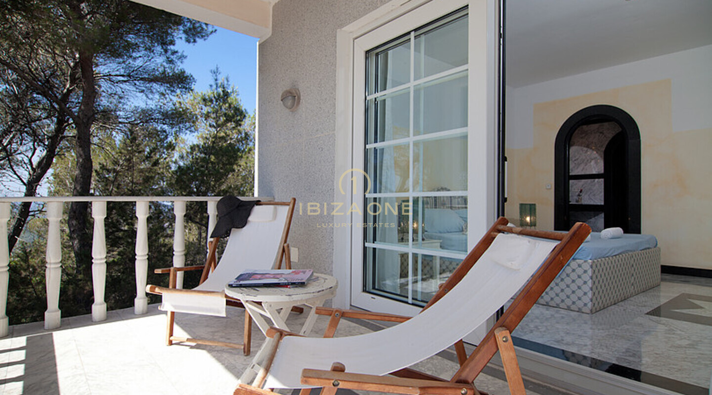 Blue House - luxe villa op de top van een privéberg met uitzicht op Ibiza, Formentera, D'alt Vila en de jachthavens te koop, Ibiza - Blue House - luxe villa op de top van een privéberg met uitzicht op Ibiza, Formentera, D'alt Vila en de jachthavens te huur, Ibiza