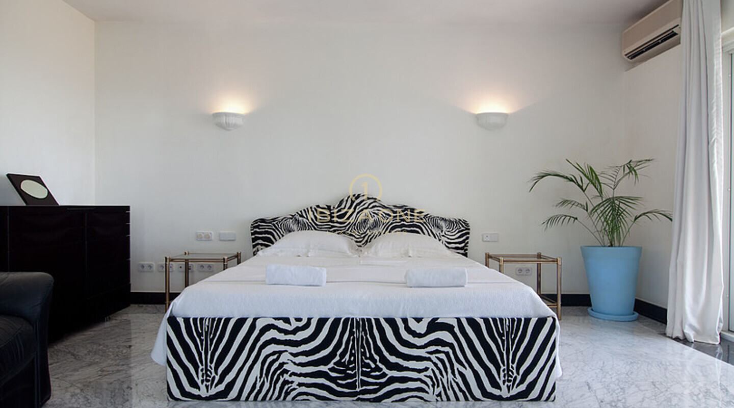 Blue House - luxe villa op de top van een privéberg met uitzicht op Ibiza, Formentera, D'alt Vila en de jachthavens te koop, Ibiza - Blue House - luxe villa op de top van een privéberg met uitzicht op Ibiza, Formentera, D'alt Vila en de jachthavens te huur, Ibiza
