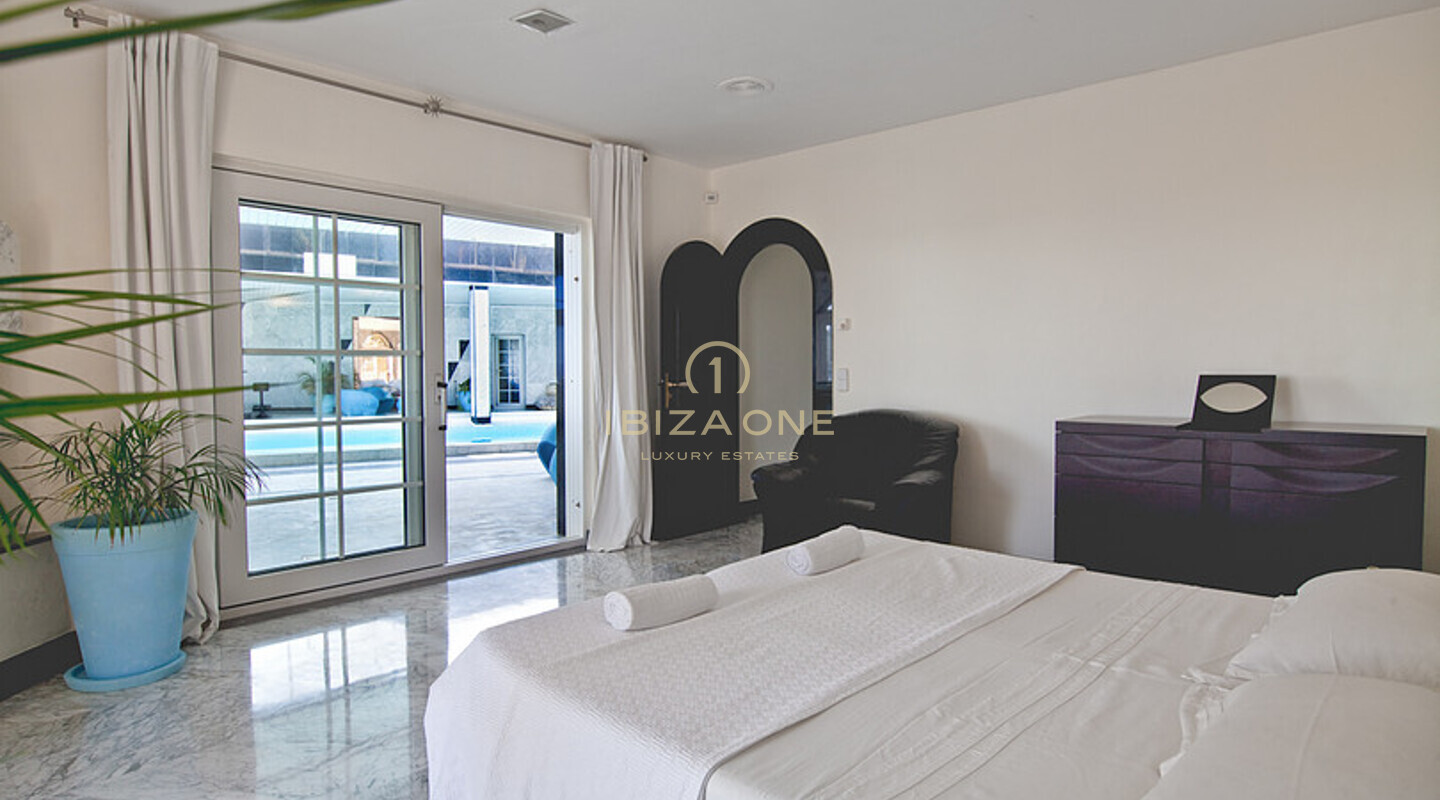 Blue House – Luxusvilla auf einem privaten Berggipfel mit Blick auf Ibiza, Formentera, D´alt Vila und die Yachthäfen zu verkaufen, Ibiza – Blue House – Luxusvilla auf einem privaten Berggipfel mit Blick auf Ibiza, Formentera, D´alt Vila und die Yachthäfen zu vermieten, Ibiza