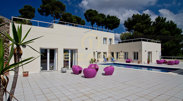White House – Luxusvilla auf einem privaten Berggipfel mit Blick auf das Meer von Roca Llisa, Golfplatz, Sta. Eulalia und die Insel Tagomago zu verkaufen, Ibiza – White House – Luxusvilla auf einem privaten Berggipfel mit Blick auf das Meer von Roca Llisa, Golfplatz, Sta. Eulalia und die Insel Tagomago zu vermieten, Ibiza