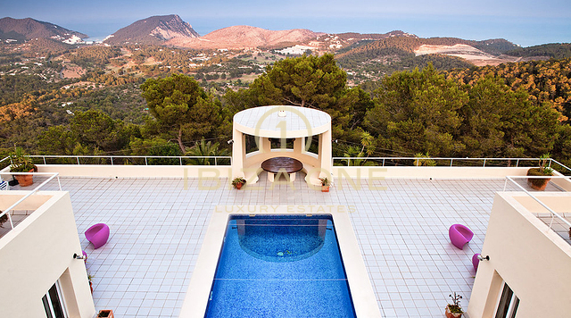 White House - villa de lujo en la cima de una montaña privada frente al mar de Roca Llisa, campo de golf, Sta. Eulalia y la isla de Tagomago en venta, Ibiza - White House - villa de lujo en la cima de una montaña privada frente al mar de Roca Llisa, campo de golf, Sta. Eulalia y la isla de Tagomago en alquiler, Ibiza
