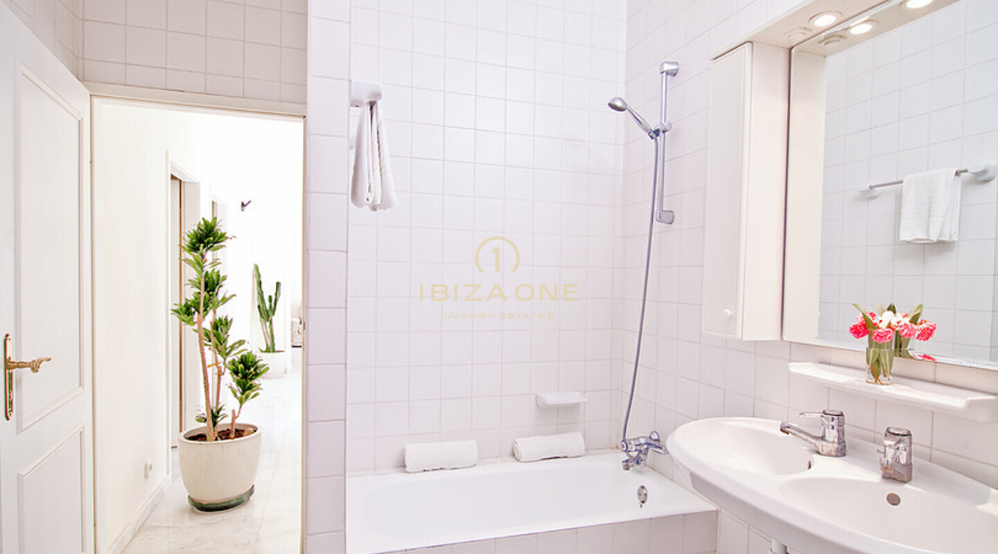 White House - villa di lusso in cima a una montagna privata di fronte al mare di Roca Llisa, campo da golf, Sta. Eulalia e l'isola Tagomago in vendita, Ibiza - White House - villa di lusso in cima a una montagna privata di fronte al mare di Roca Llisa, campo da golf, Sta. Eulalia e l'isola Tagomago in affitto, Ibiza