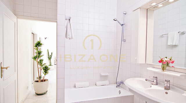 White House – Luxusvilla auf einem privaten Berggipfel mit Blick auf das Meer von Roca Llisa, Golfplatz, Sta. Eulalia und die Insel Tagomago zu verkaufen, Ibiza – White House – Luxusvilla auf einem privaten Berggipfel mit Blick auf das Meer von Roca Llisa, Golfplatz, Sta. Eulalia und die Insel Tagomago zu vermieten, Ibiza