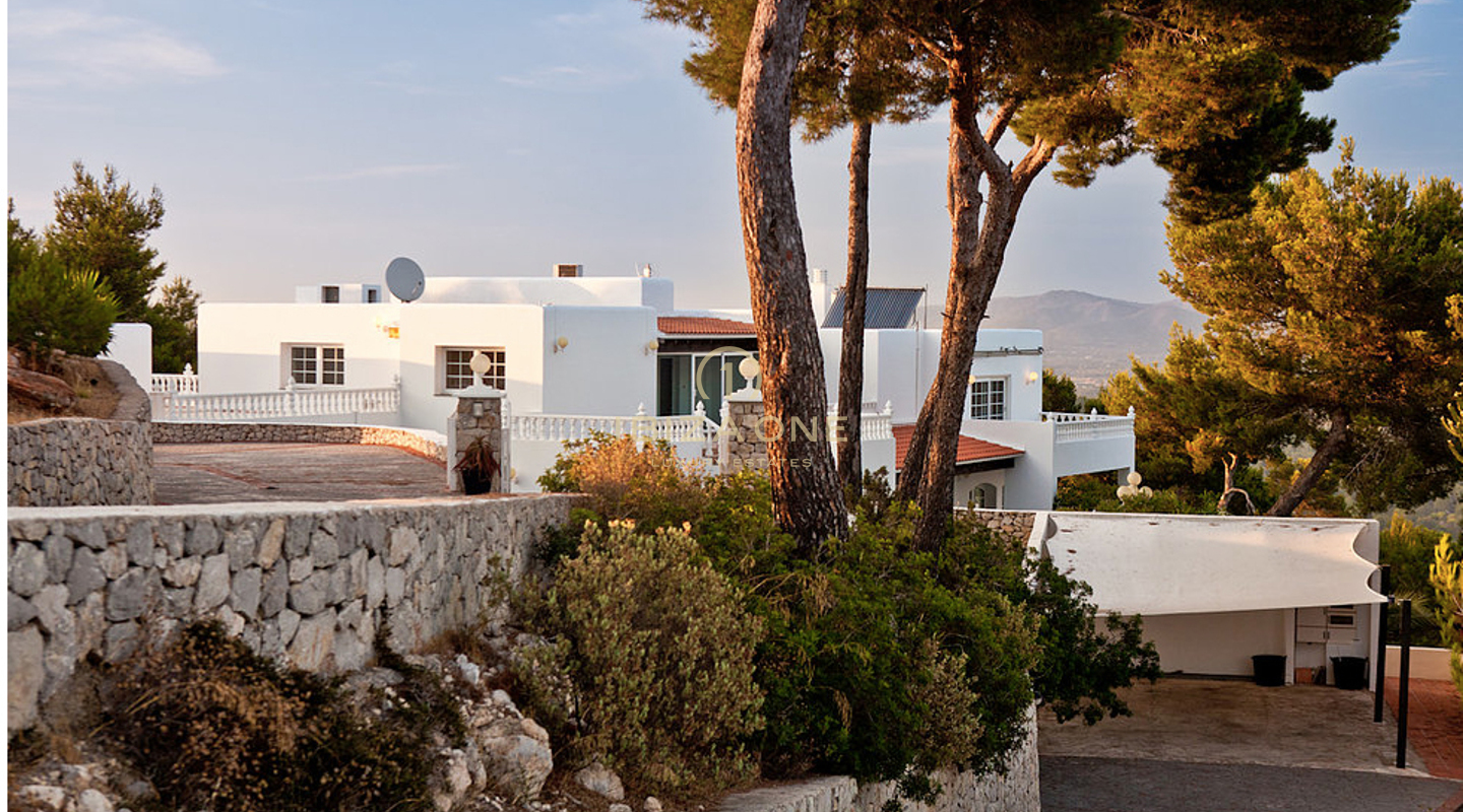 Central House - Luxusvilla auf einem privaten Berggipfel mit Blick nach Westen und Sonnenuntergang an 365 Tagen im Jahr zu verkaufen, Ibiza - Central House - Luxusvilla auf einem privaten Berggipfel mit Blick nach Westen und Sonnenuntergang an 365 Tagen im Jahr zu vermieten, Ibiza