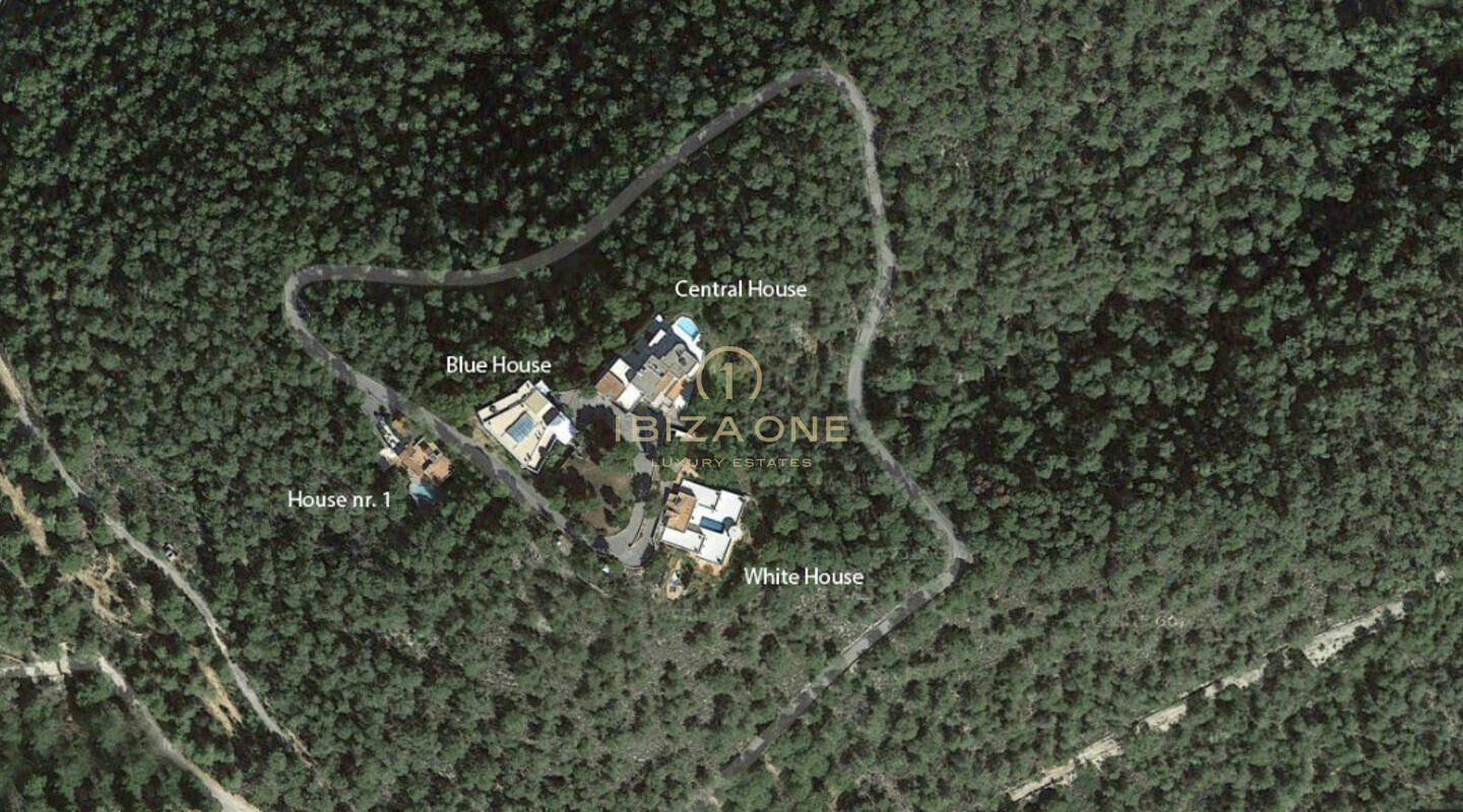 La finca de lujo más grande de Ibiza en venta o mega finca de lujo en alquiler: montaña privada con 4 villas cerca de la ciudad de Ibiza y vistas a los puertos deportivos - Licencia de alquiler turístico