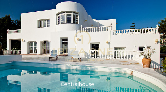 La finca de lujo más grande de Ibiza en venta o mega finca de lujo en alquiler: montaña privada con 4 villas cerca de la ciudad de Ibiza y vistas a los puertos deportivos - Licencia de alquiler turístico