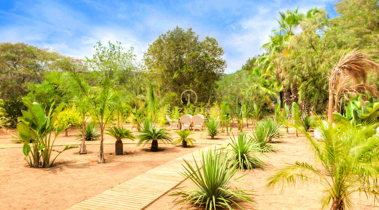 Encantadora villa de lujo con casa de invitados en venta en Ibiza - Encantadora villa de lujo con casa de invitados en alquiler en Ibiza